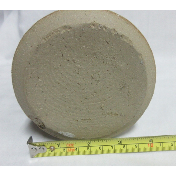 Artisan Pottery Stoneware 3D Pitcher 2 Tone Tan Browns Grapes Marked HB 8"x5" - Picture 9 of 9